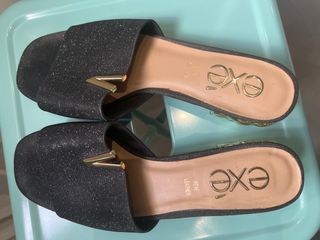 Sandalias EXE Negras y Doradas Talla 39