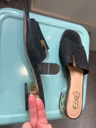 Sandalias EXE Negras y Doradas Talla 39