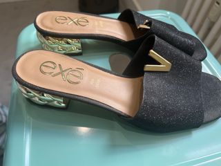 Sandalias EXE Negras y Doradas Talla 39