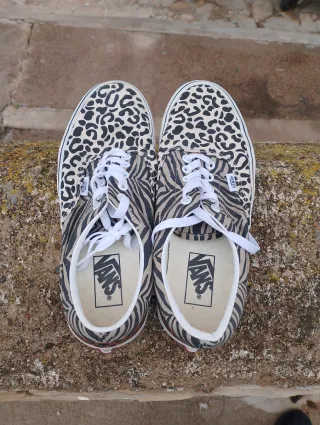 Zapatillas Vans Beige y Negro..