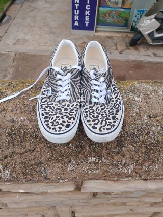 Zapatillas Vans Beige y Negro..