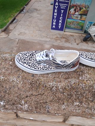 Zapatillas Vans Beige y Negro..
