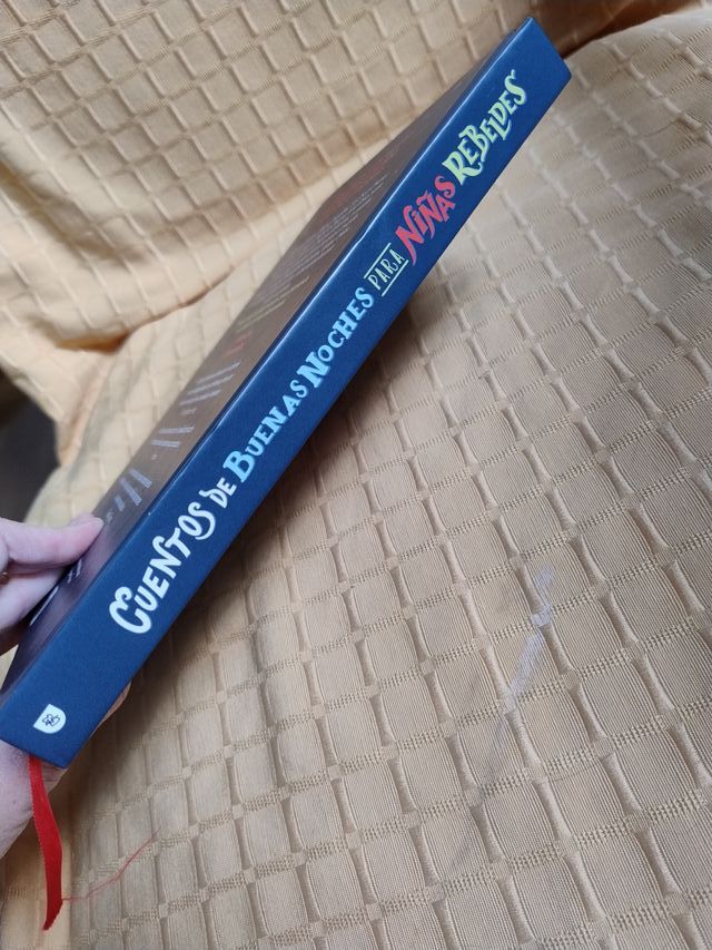 Cuentos de buenas noches para niñas rebeldes: 1...