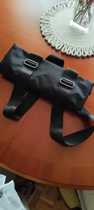 Mochila negra roll-top