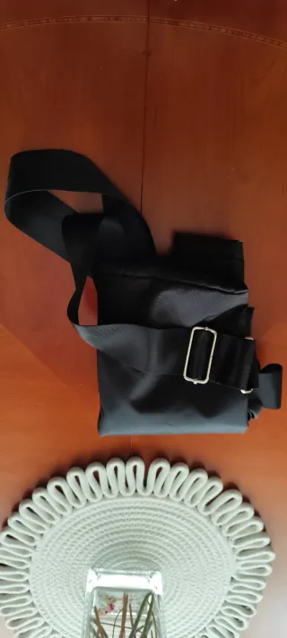 Mochila negra roll-top