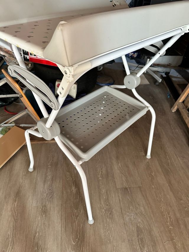 Hamaca eléctrica Babymoov y de regalo cambiador.