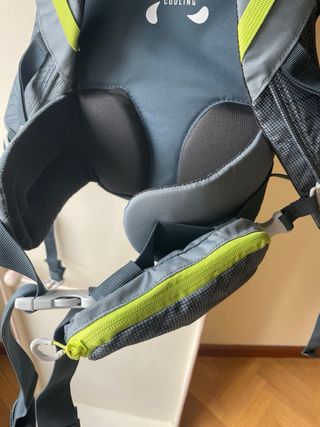Mochila Quechua 20L Gris/amarillo
