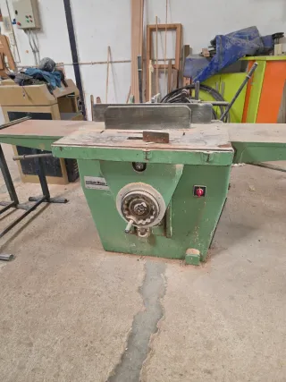 Cepilladora industrial verde