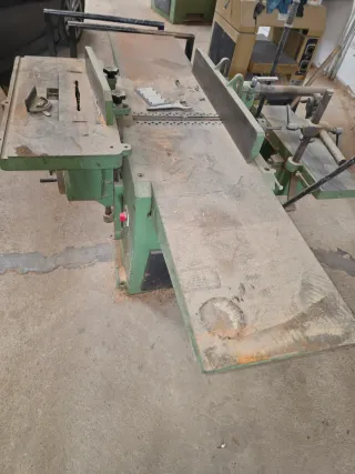 Cepilladora industrial verde