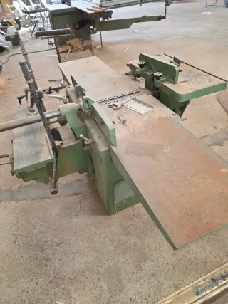 Cepilladora industrial verde