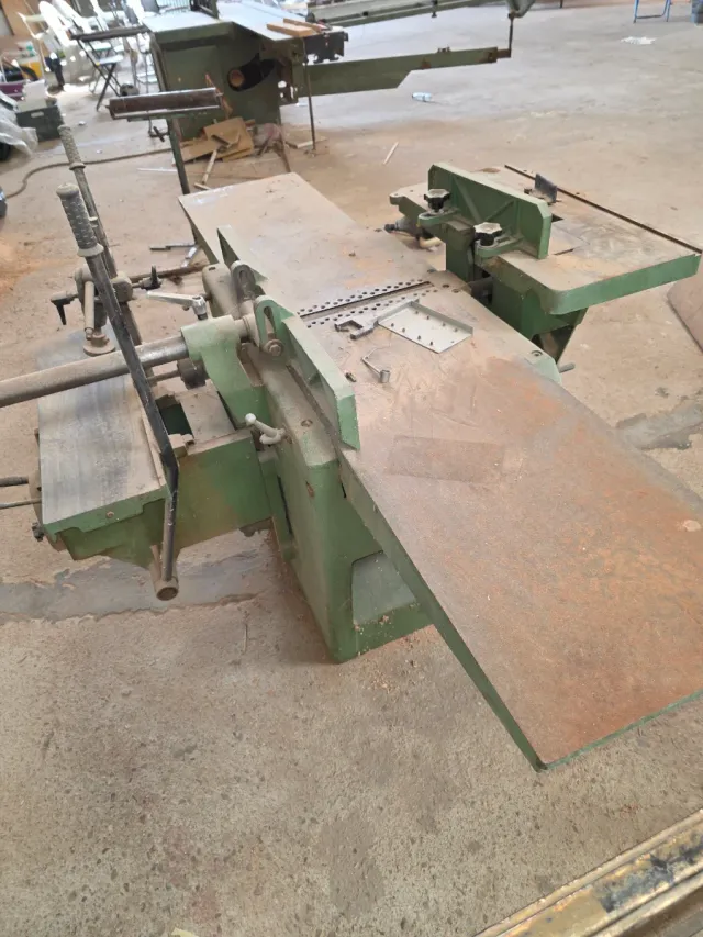 Cepilladora industrial verde