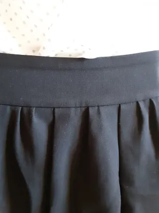 Conjunto Blusa Lunares y Falda Negra