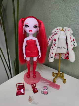 Rainbow High Rosie Redwood Muñeca