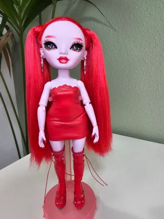 Rainbow High Rosie Redwood Muñeca