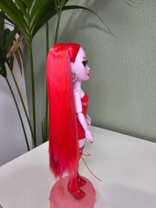 Rainbow High Rosie Redwood Muñeca