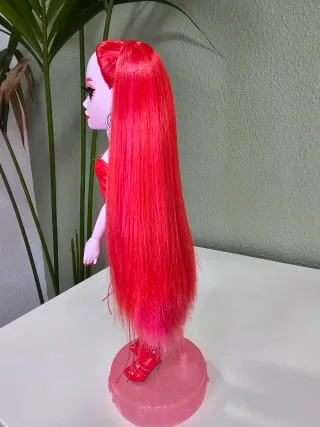 Rainbow High Rosie Redwood Muñeca