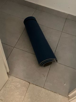 Esterilla de Yoga Azul Enrollada