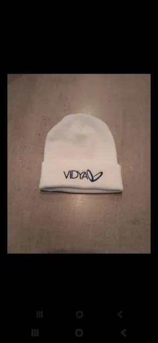 Cappello invernale bianco con logo