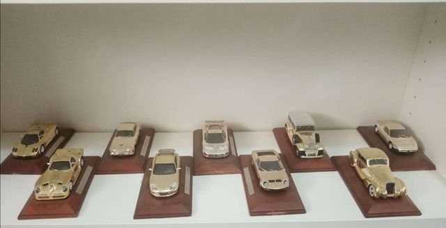 Pack 9 Coches Colección Dorados y Plata 1/43