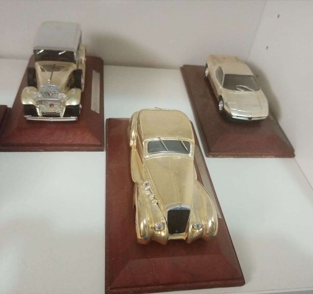 Pack 9 Coches Colección Dorados y Plata 1/43