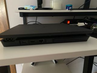 Consola PS4 Slim + 8 Juegos