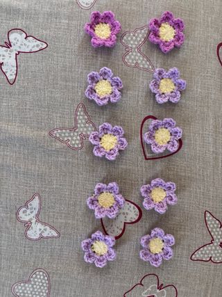 10 Magneti Fiore Uncinetto Viola e Giallo