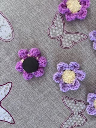 10 Magneti Fiore Uncinetto Viola e Giallo