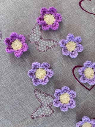 10 Magneti Fiore Uncinetto Viola e Giallo