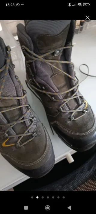 Botas de montaña senderismo marca lowa41 y medio