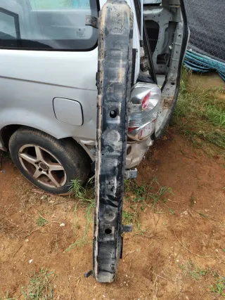 Barra Parachoques Trasero Hyundai Trajet 2004