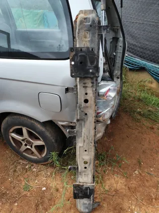 Barra Parachoques Trasero Hyundai Trajet 2004