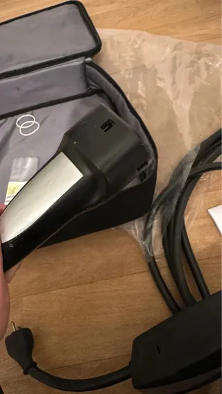 Cargador Tesla con estuche