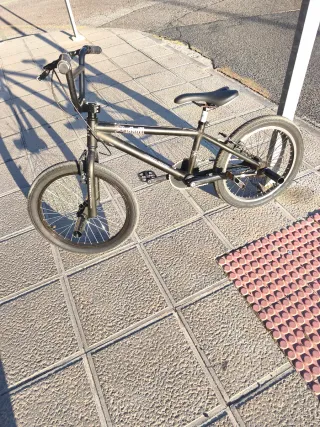 Bicicleta BMX Negra