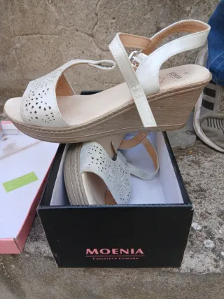 Sandalias cuña beige y plateadas mujer