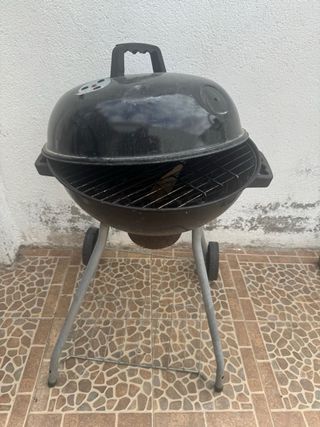 Barbacoa de carbón negra