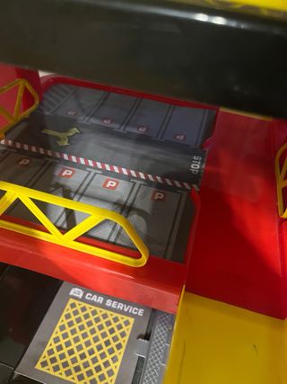 Pista Garage Giocattolo con ascensore