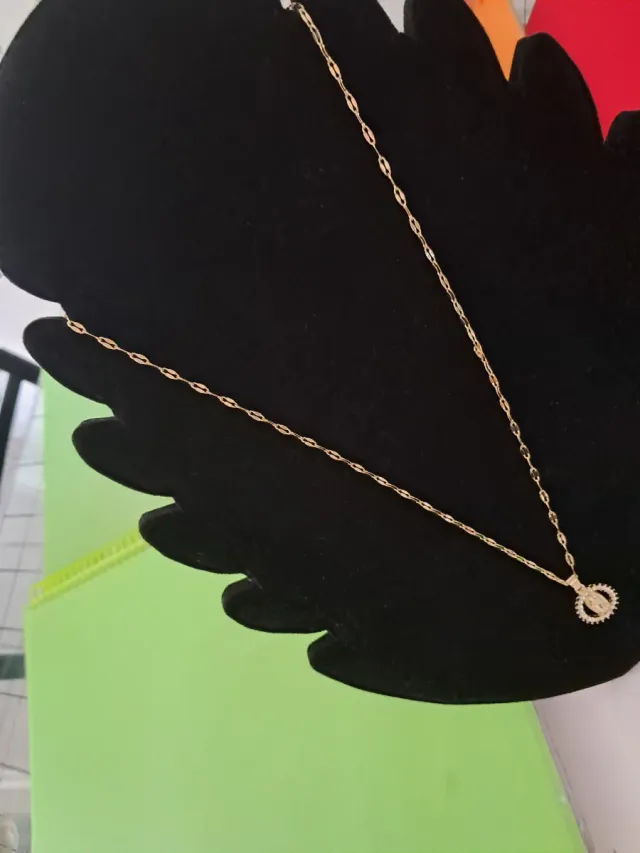 Cadena con colgante Virgen oro