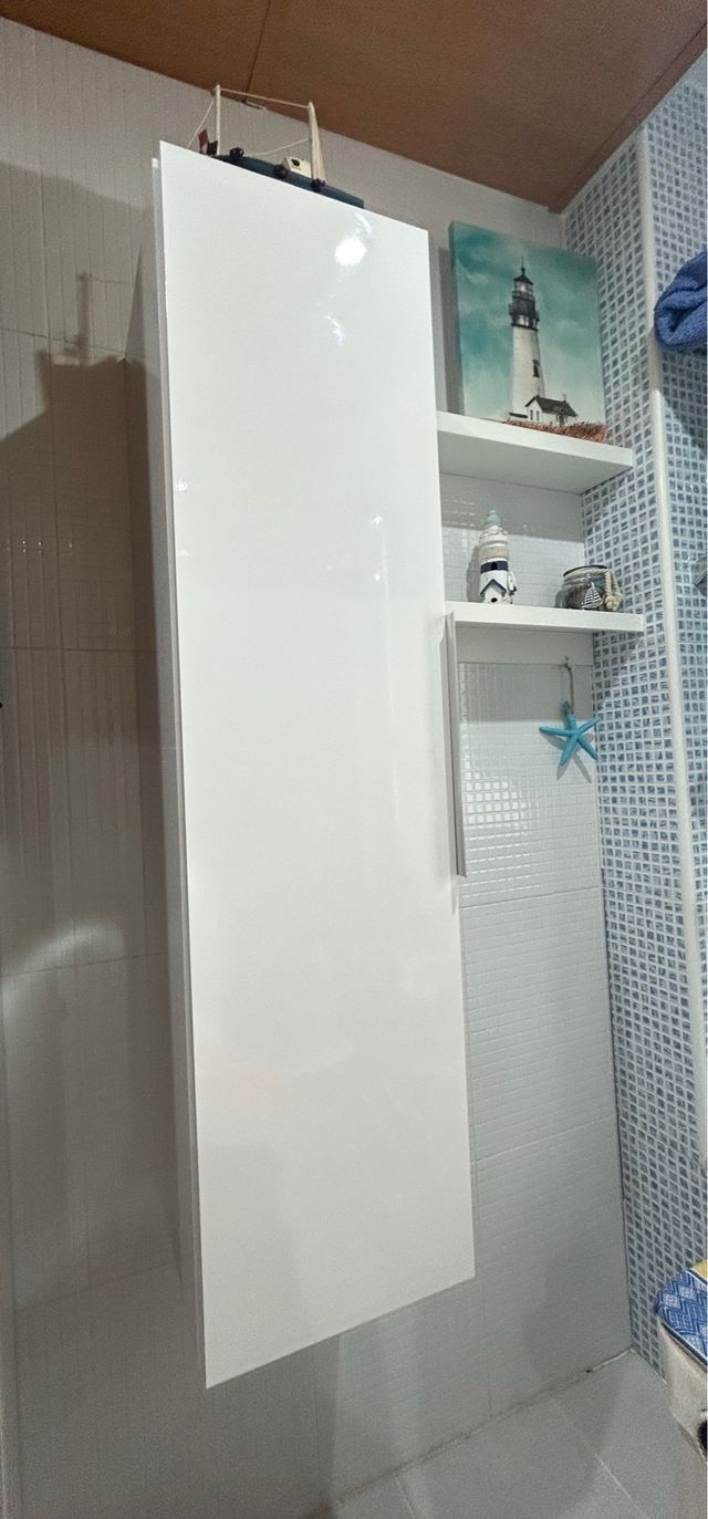 Mueble de baño blanco
