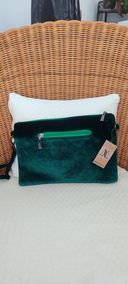 Bolso de terciopelo verde bordado