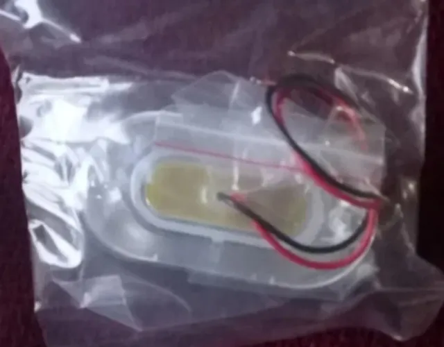 2 luzes LED para degraus (ouro-prata)