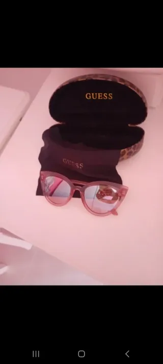 Occhiali da sole Guess rosa