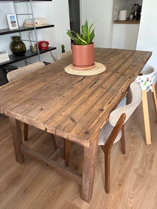 ¡urge! Mesa de comedor de madera rústica Hannun