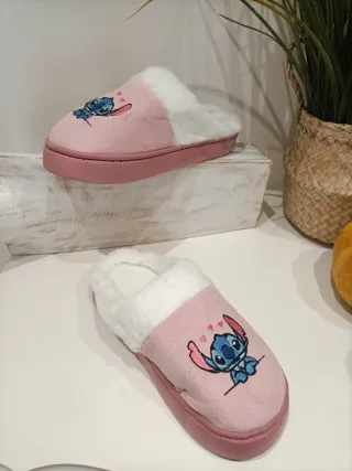 Pantuflas rosas con Stitch