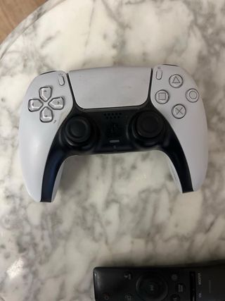 Consola PS5 825GB + 1 Mando
cable de alimentación 