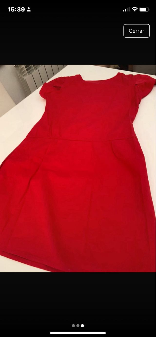 Vestido rojo con botones joya