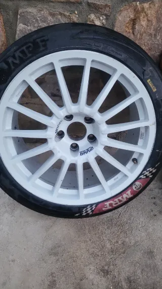 Ruedas blancas de competición