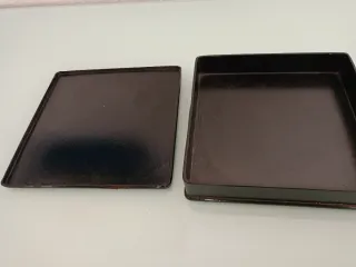 Caja antigua madera negra motivos orientales 19x19