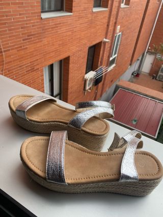 Sandalias Plataforma Beige y Plateadas
