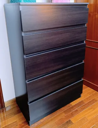 Cómoda de 5 cajones madera.
