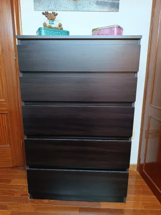 Cómoda de 5 cajones madera.